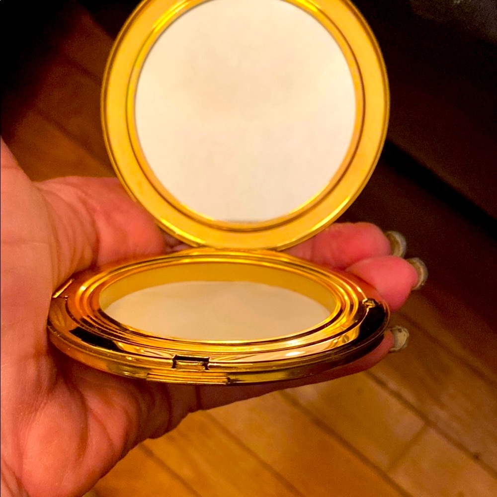 Vintage Gold Stratton Powder Setting Compact 
Collectible item - Picture 4 of 5